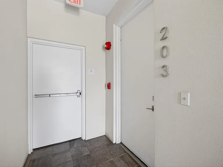 1044 NE 18th Ave #203 — Photo 37