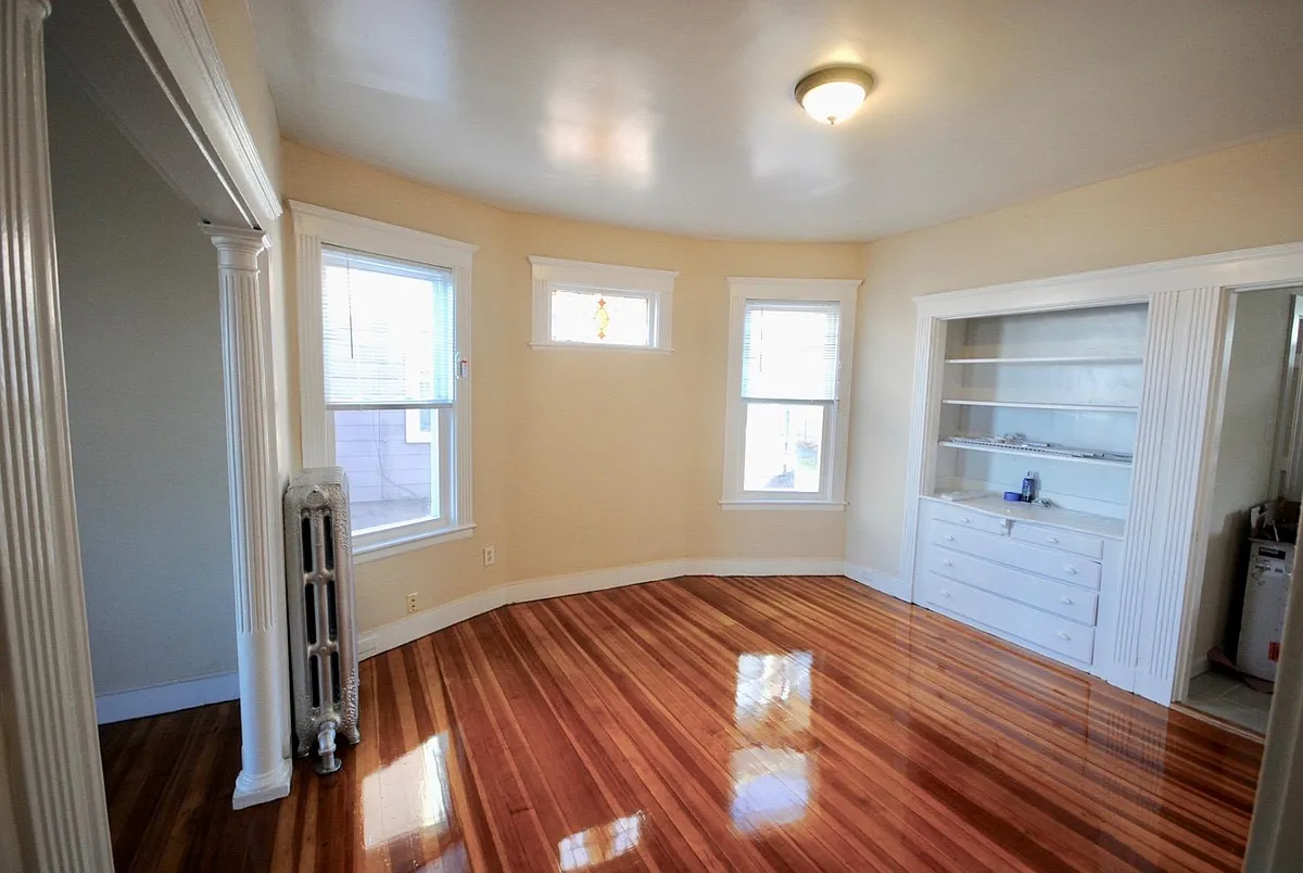 Building Photo - 139 E Cottage St #3