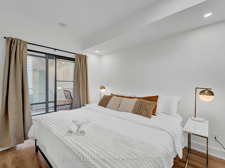 18 Yorkville Ave #1606 — Photo 19