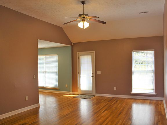 2nd image of 334 Shelby Cir