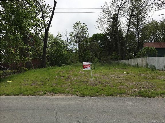 3rd image of 19 Railroad Ave