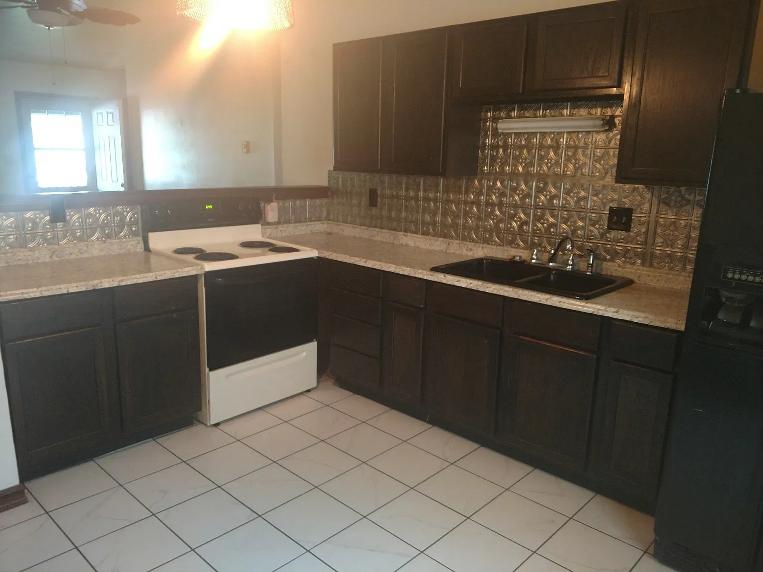 3 bed, 984 sqft, $1,550 — Photo 3