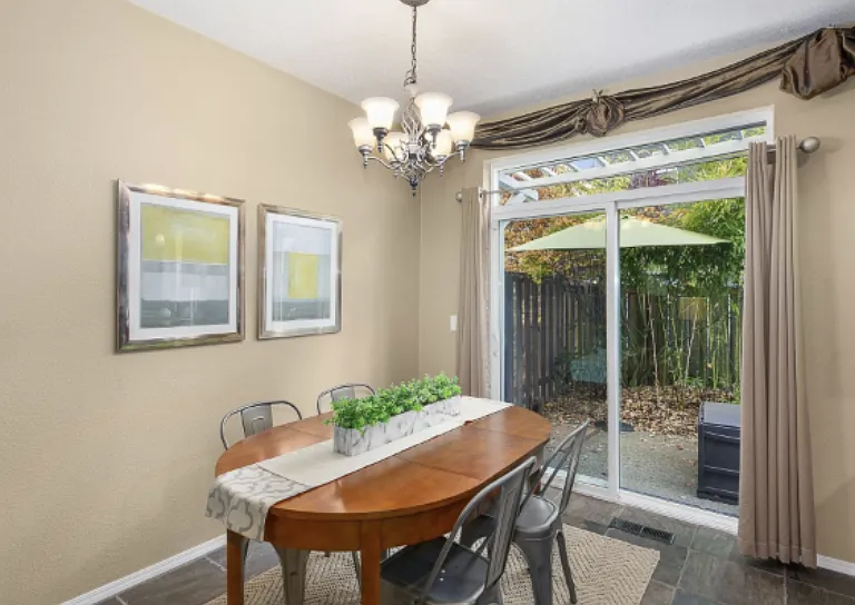 1022 SE Bacarra St — Photo 7