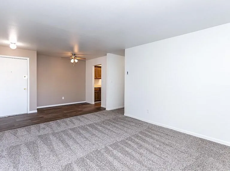 Foxhill Apartments — Photo 37