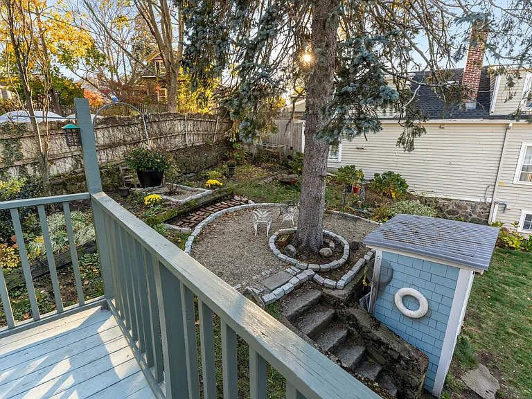 12 Bassett St #12 — Photo 31