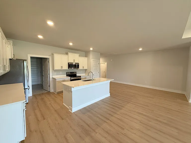 128 Clift Farm Dr — Photo 4