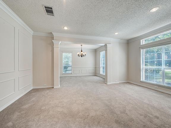 4th image of 2440 Brittany Ln