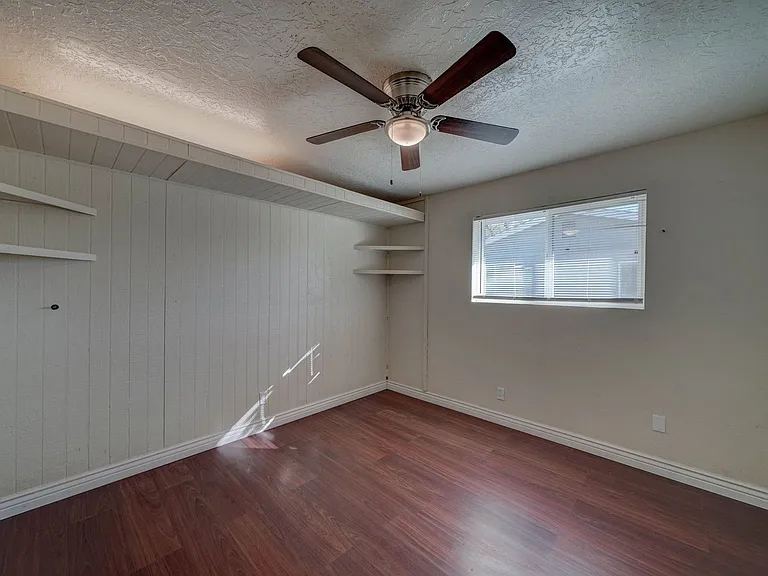 2133 W Morten Ave — Photo 13