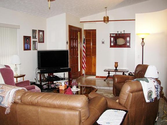 5th image of 130 SE Fallon Dr