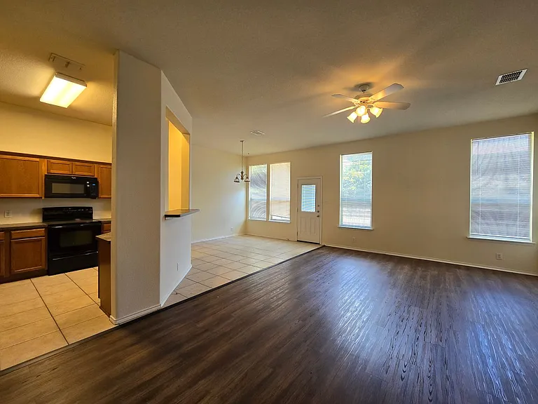 345 Placid Mdw — Photo 3