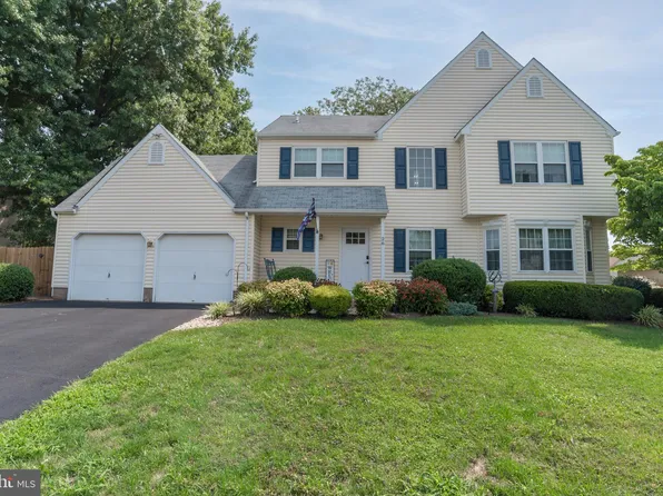26 Katie Dr, Langhorne, PA 19047