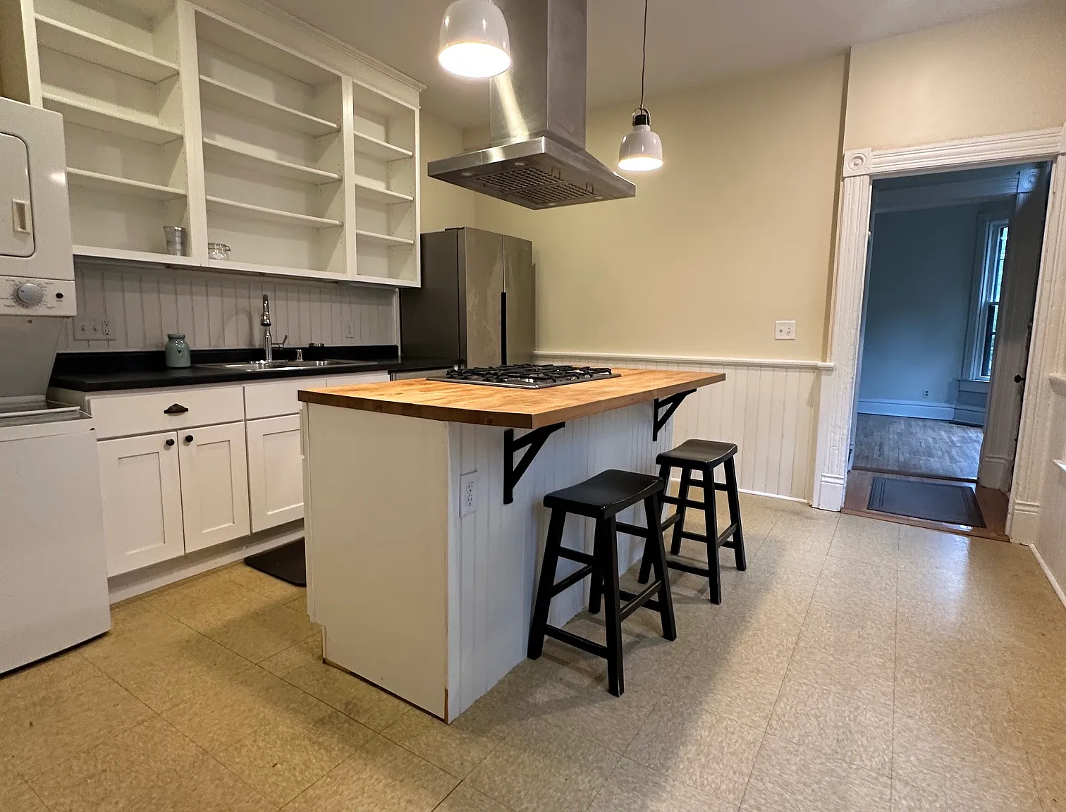 2 bed, 1200 sqft, $1,625 — Photo 2