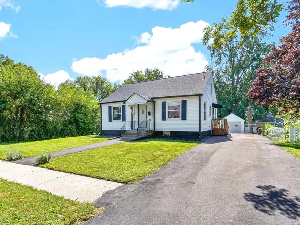 703 E Salem Ave, Indianola, IA 50125