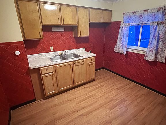 2nd image of 370 Warwick Ave #1