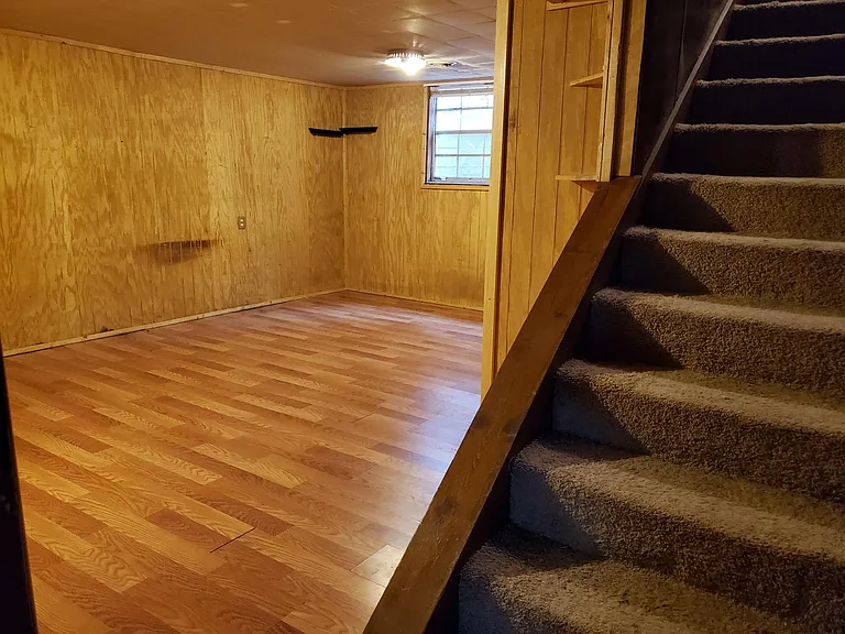 4245 Hickman Rd NE — Photo 5