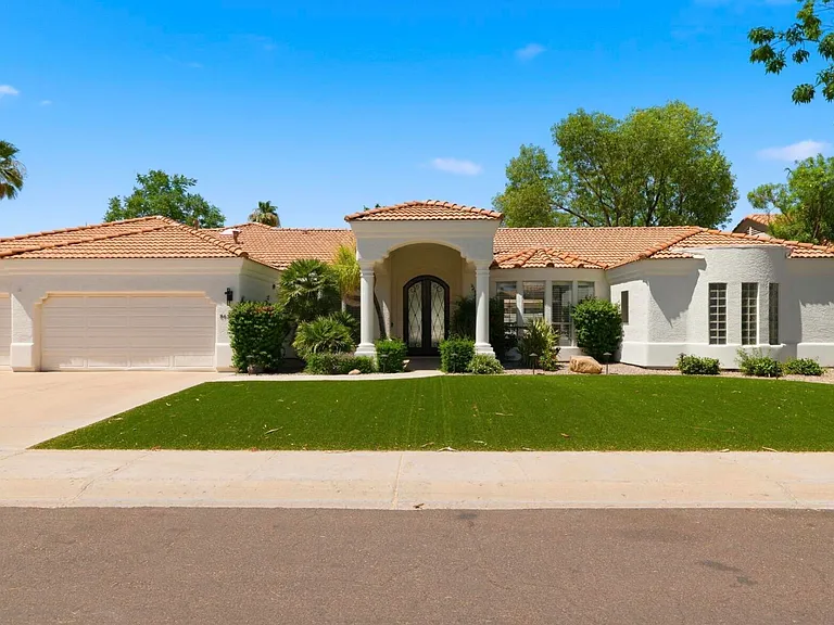 8638 E Dahlia Dr — Photo 1