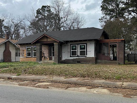 2nd image of 714 E 3rd St