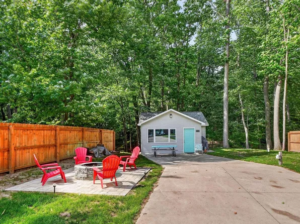 8520 W Sapphire Ave, Lake City, MI 49651