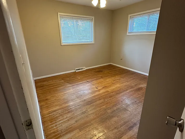 1305 S Benton St — Photo 12