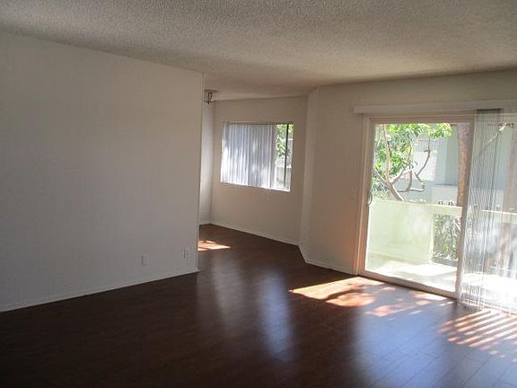 2nd image of 3338 Mentone Ave APT 4