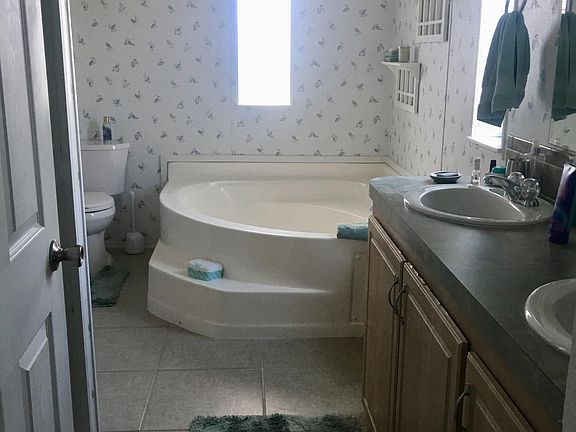 Master bath w/garden tub. Walk-in shower located behind door.