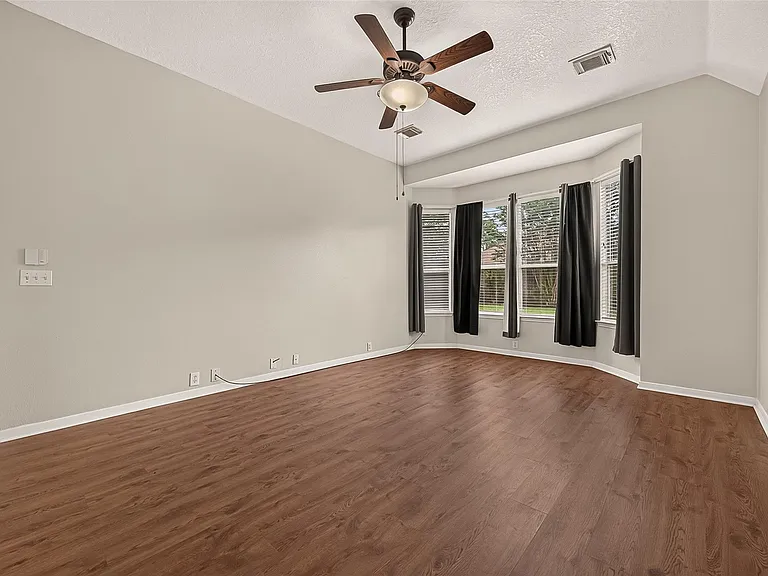 11218 Timbertree Ln — Photo 38