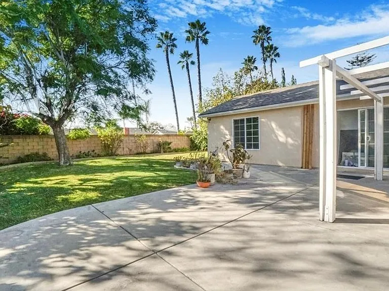 24121 El Tiradore Cir — Photo 8