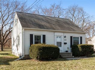 1419 32nd St NE, Cedar Rapids, IA 52402