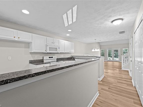 3rd image of 841 Creek Crossing Trl