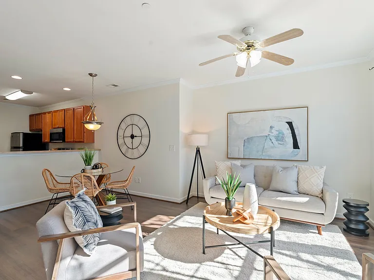 650 Claire Ln — Photo 32