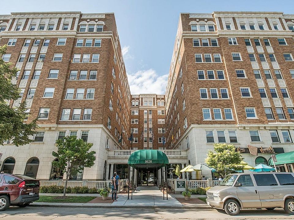 1st image of 1028 E Juneau Ave APT 423