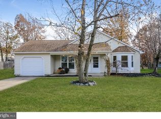 4 Stowe Ct, Sicklerville, NJ 08081