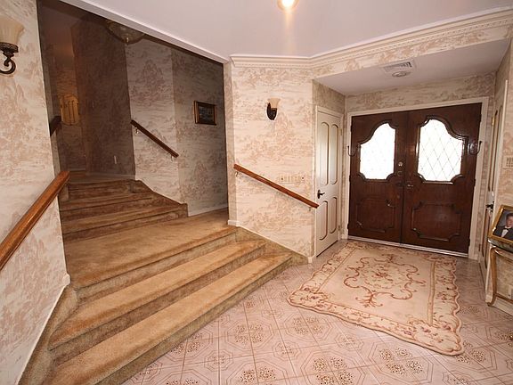 5th image of 44 Hunt Ln