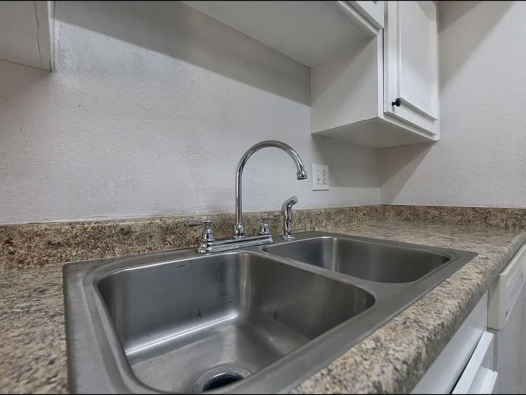7113 Orizaba Ave — Photo 16