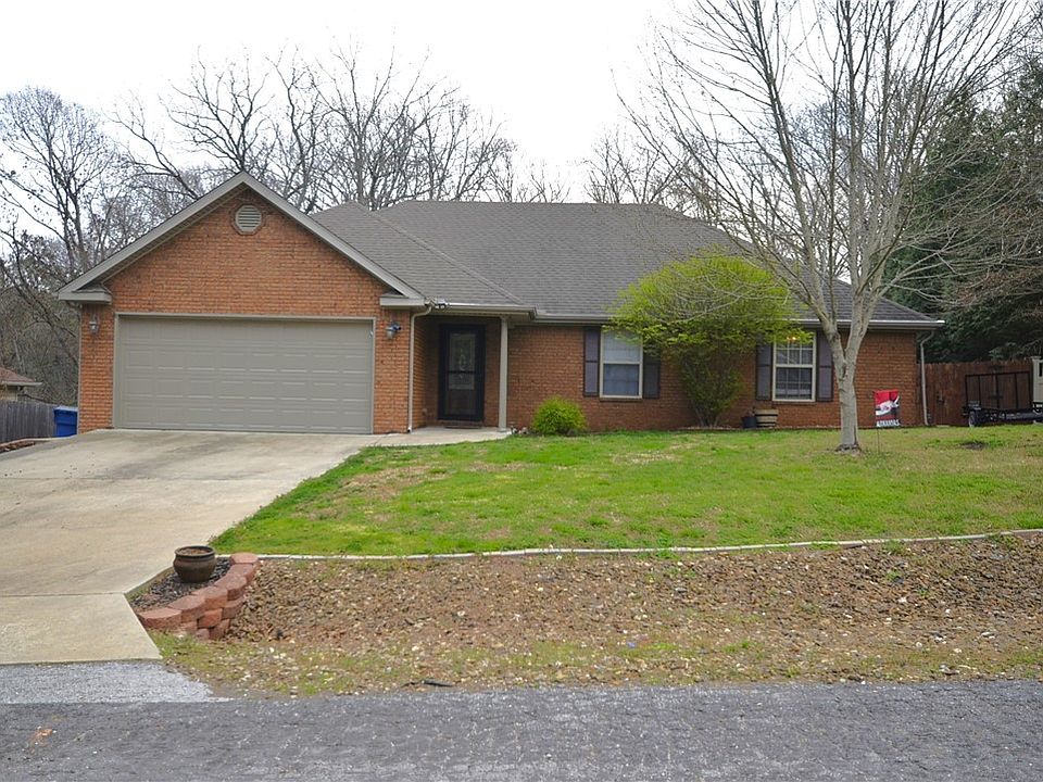 1st image of 8 Stirling Ln