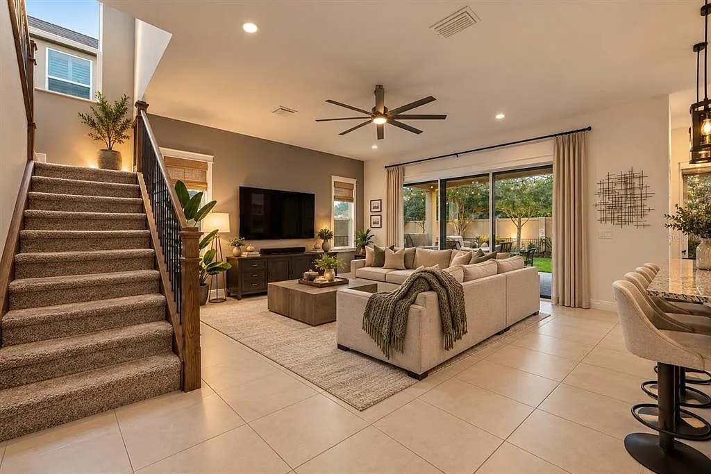 4 bed, 4.0 bath, 2728 sqft, $3,800 — Photo 2