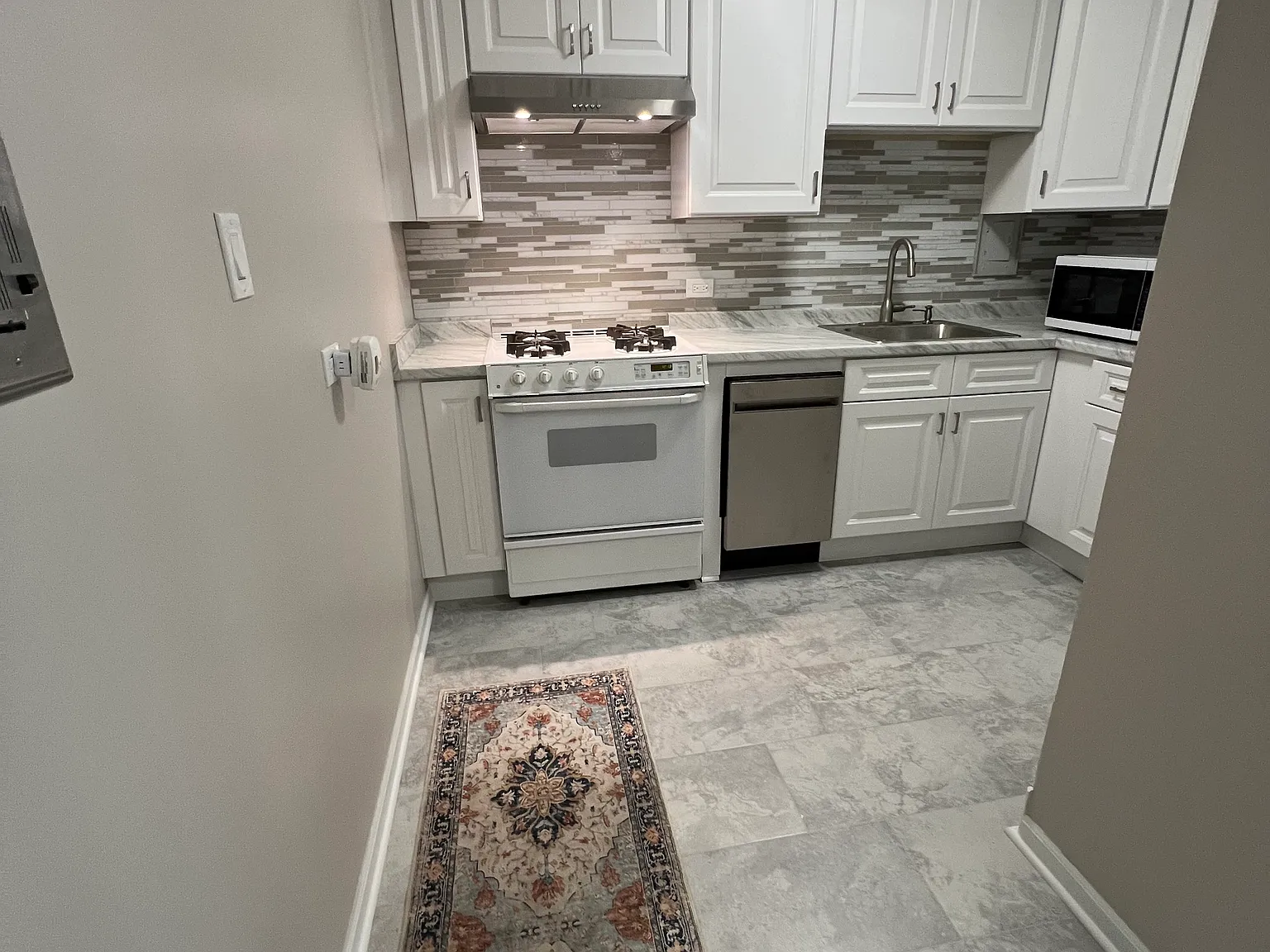 Studio, 550 sqft, $1,800 — Photo 2
