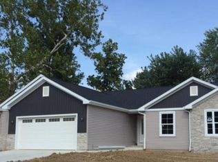 12 Fawn Ct, Charleston, IL
