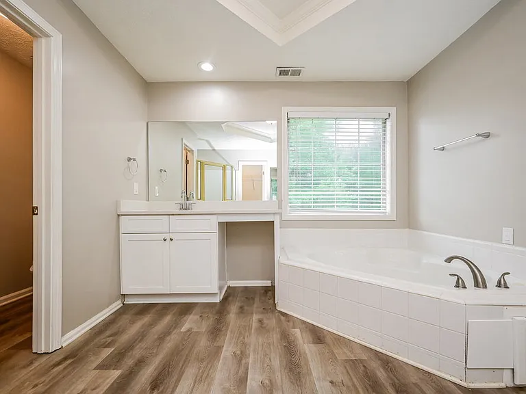 135 Stratmore Pl — Photo 12