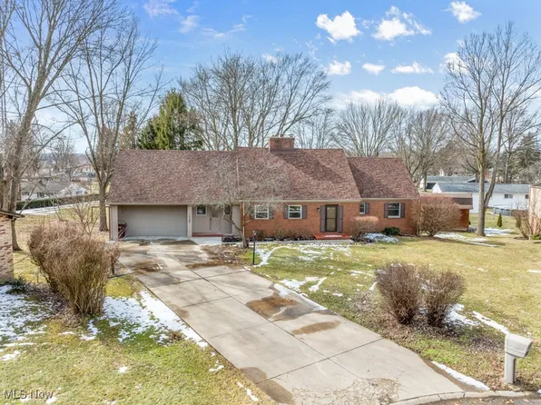 2300 Bur Oak St NE, Canton, OH 44705