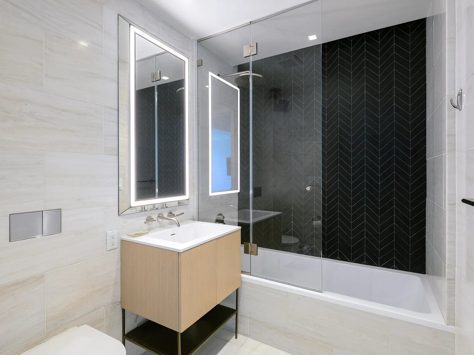 215 West 28th Street — Photo 3