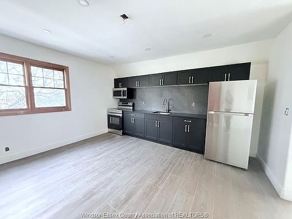 3rd image of 691 Ouellette Ave #2