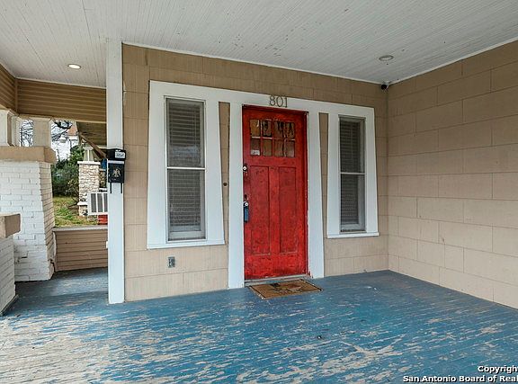3rd image of 801 W Agarita Ave