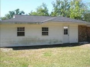 2401 Middlecoff Dr, Gulfport, MS 39507