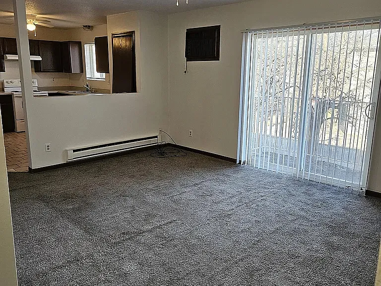 3 bed, $925 — Photo 3