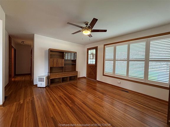 5th image of 751 Albert St