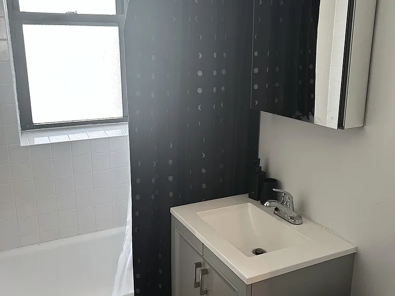 1911 W Larchmont Ave #1B — Photo 6
