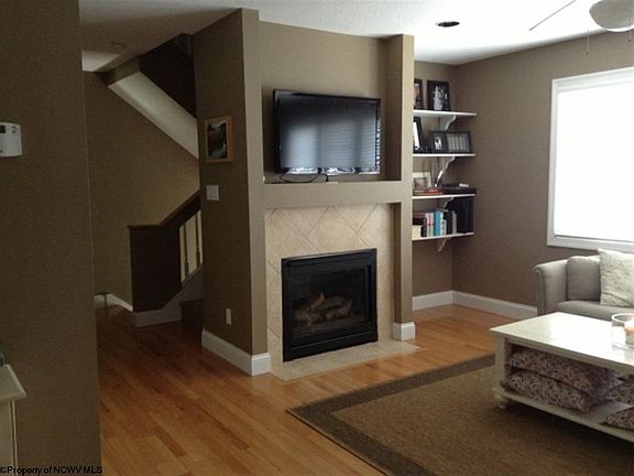 4th image of 996 Ashton Pl
