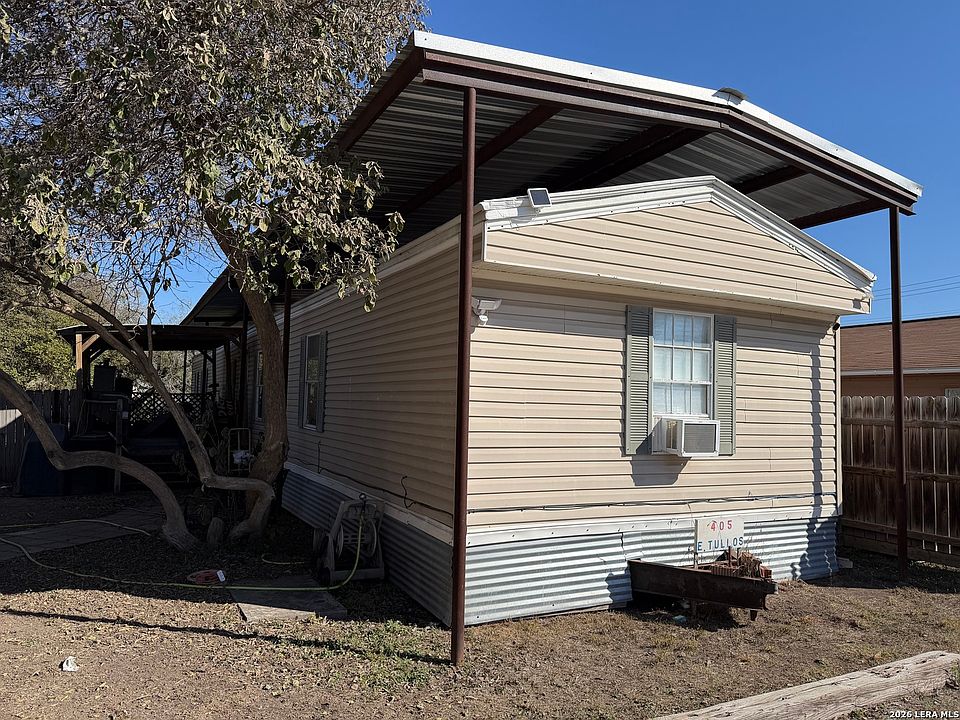 2nd image of 409 E Tullos