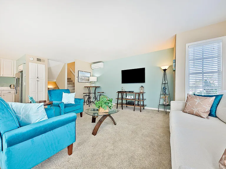 722 Isthmus Ct — Photo 9